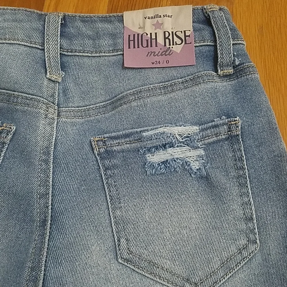 NWT Vanilla star high rise midi jean shorts
